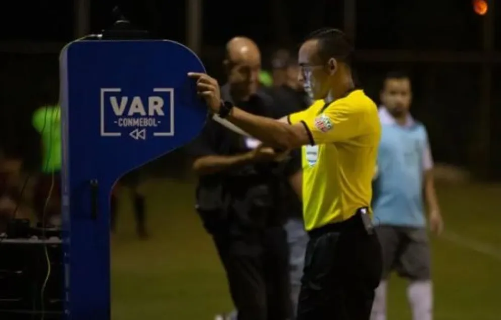 La FIFA busca establecer un nuevo método para reemplazar al VAR: cómo funcionaría