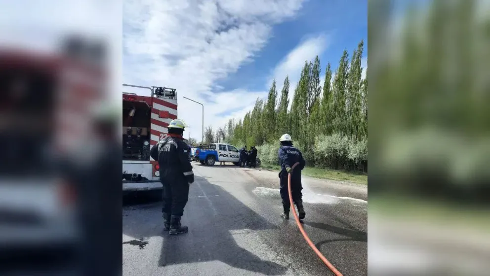 Manejaba a gran velocidad y mató a un joven que caminaba por la banquina