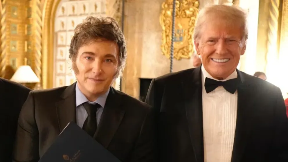 Milei fue fotografiado con Trump en su llegada a EE.UU