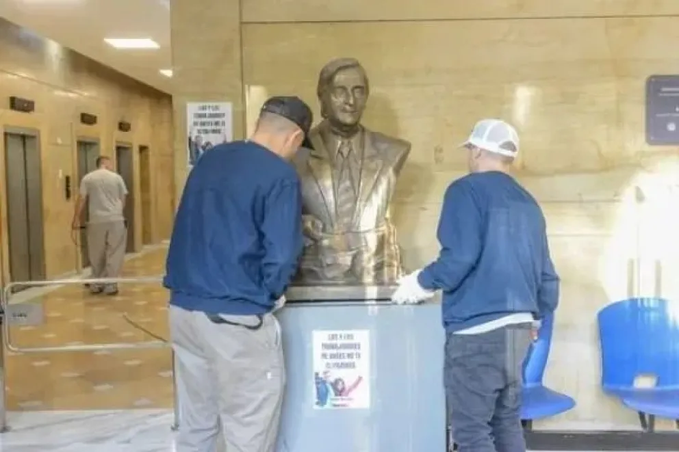 El gobierno retiró el busto de Néstor Kirchner de las oficinas de ANSES