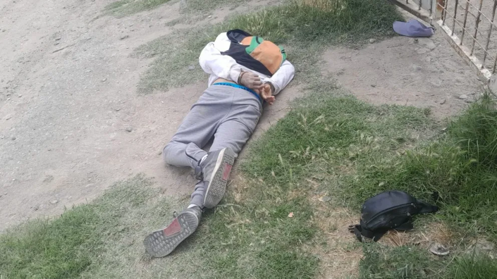 Insólito: asaltó un almacén armado con una picana y una pistola