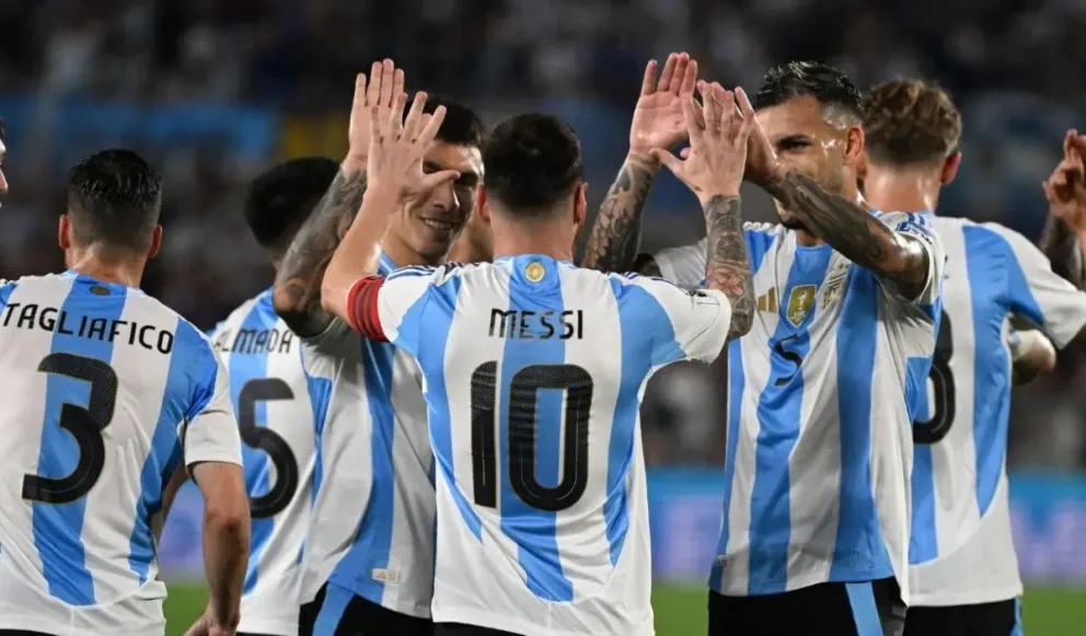 Argentina vs Perú por Eliminatorias: a qué hora será, TV y posibles formaciones
