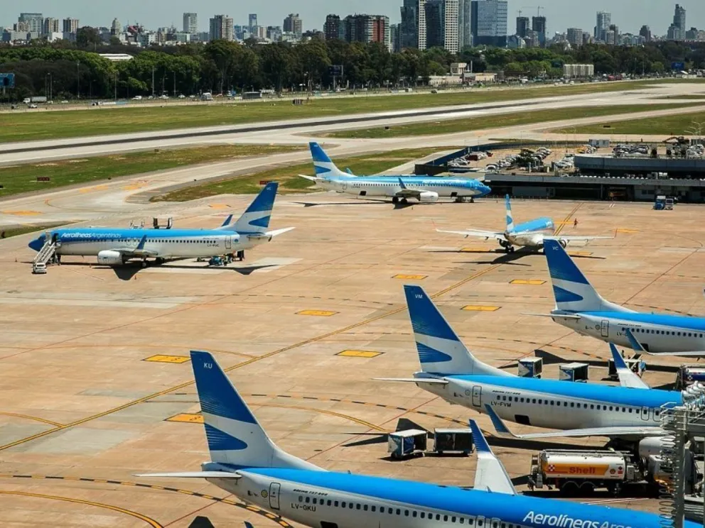 Cambios: el Gobierno elimino la obligatoriedad de entidades estatales de usar Aerolíneas Argentinas 