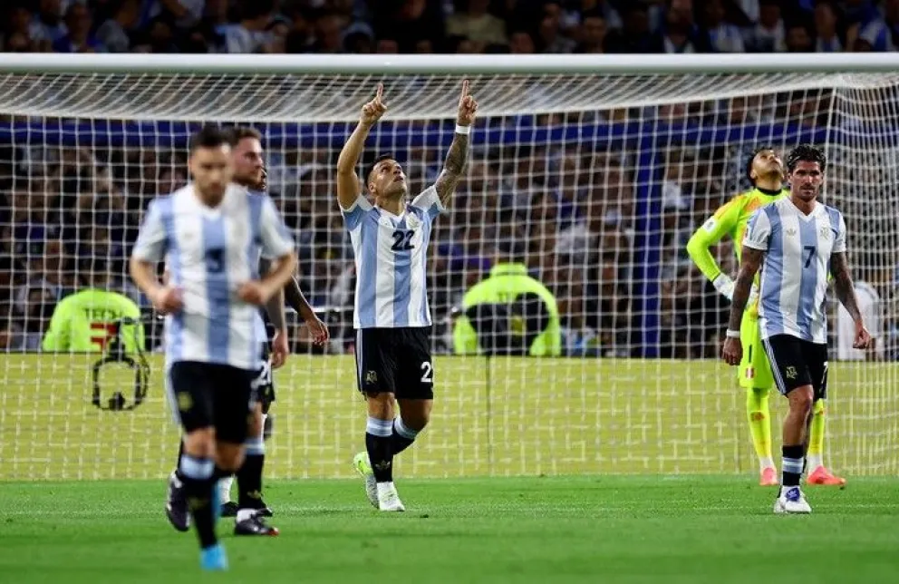 La Selección argentina venció 1-0 a Perú y cerró el año como líder de las Eliminatorias Sudamericanas