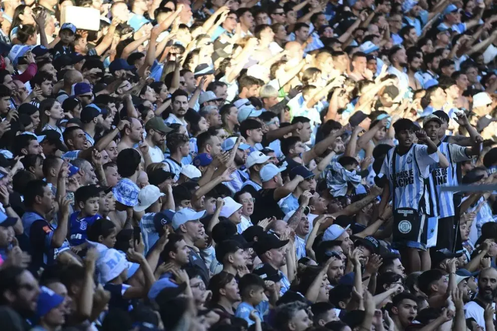 Racing campeón de la Sudamericana: en caravana van a festejar al Obelisco