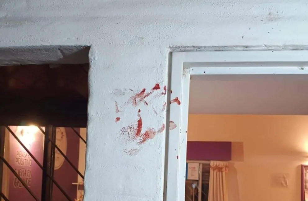 Batalla campal frente a una comisaría de la Familia: heridos, detenidos y caos