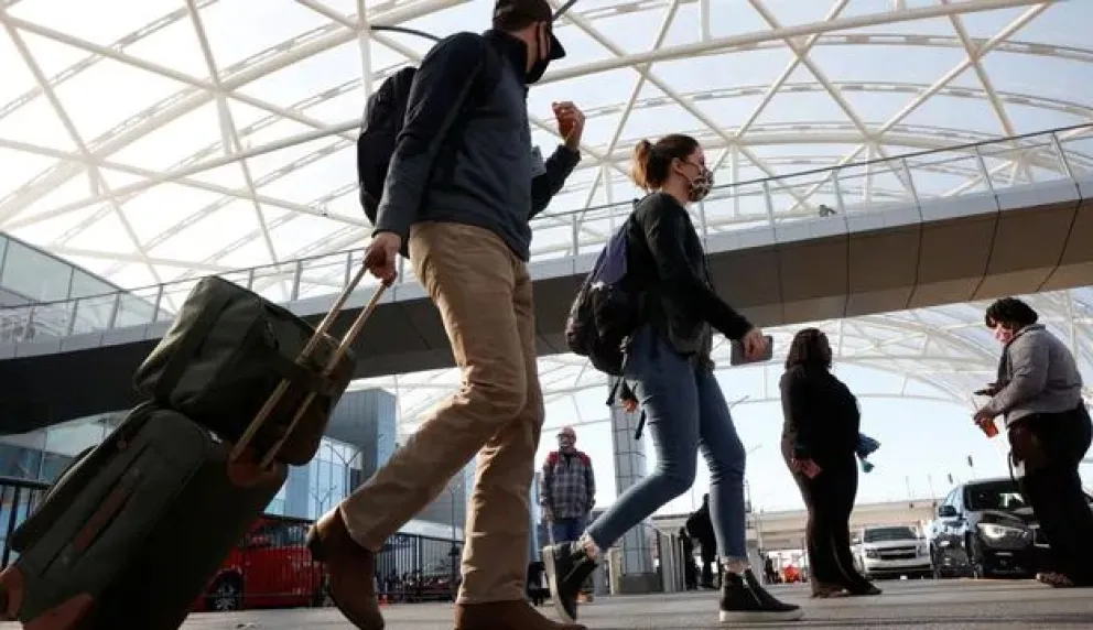 La llegada de turistas cayó 37% en octubre, y los argentinos están viajando más al exterior