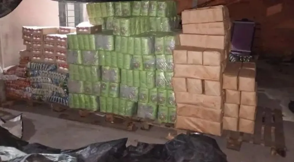 Escándalo en Tucumán: hallaron en una casa toneladas de mercadería del Ministerio de Desarrollo Social 