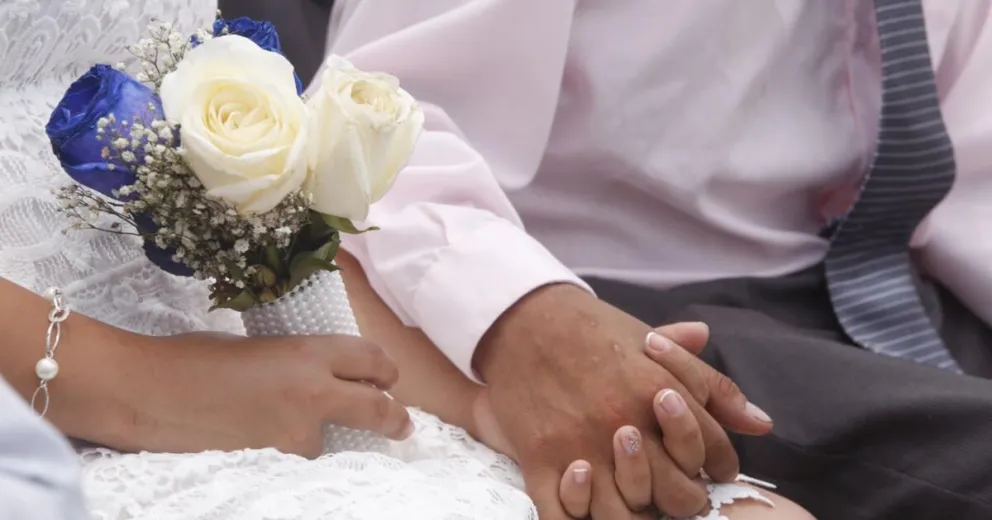 Video: se confundió y se opuso al casamiento de su hija en el Registro Civil