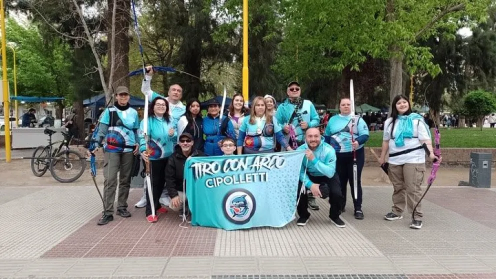Cipolletti se lució en los encuentros deportivos regionales: atletismo y tiro con arco a la cabeza 