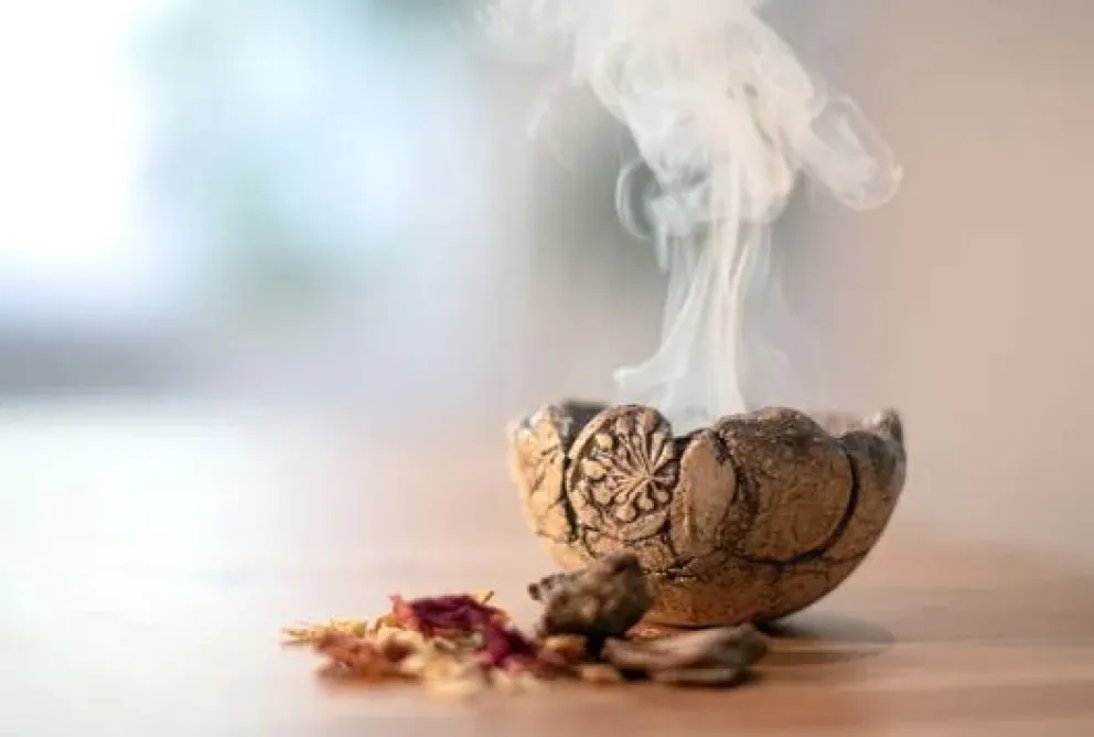 Ritual de abundancia con arroz y canela en polvo para tener un buen 2025