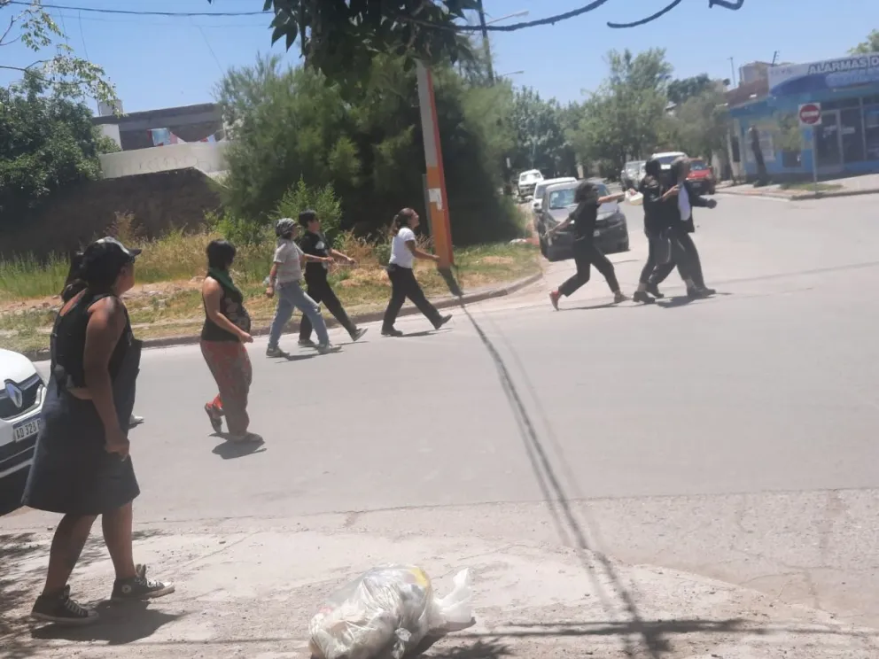 Los manifestantes corrieron e insultaron a Vallejos, uno de los imputados por el crimen de Otoño