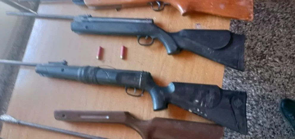 Allanaron una chacra de la ciudad y encontraron un arsenal