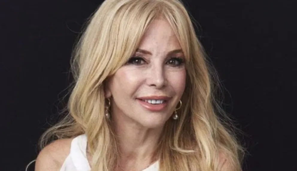 Desde la cama, Graciela Alfano posó completamente desnuda a sus 71 años