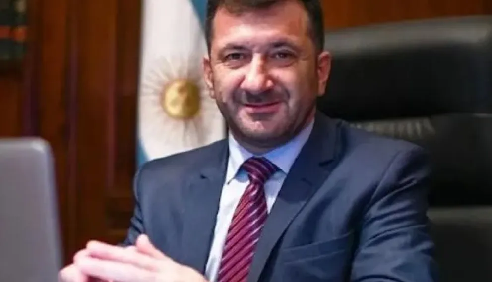 Edgardo Kueider solicitó la licencia de su banca en el Senado