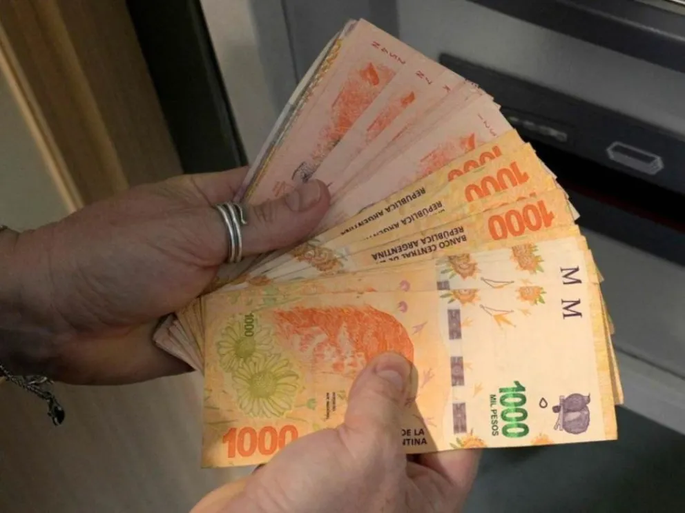 El salario real se desplomó en el primer año de gobierno de Milei