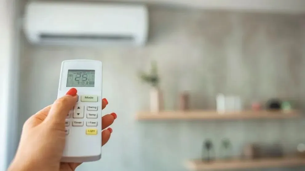 Cuidá tu bolsillo: cómo reducir el consumo de luz en esta semana de calor intenso