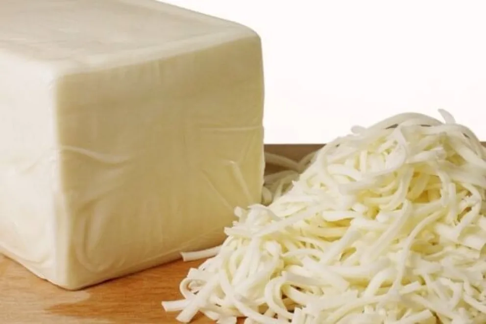 ANMAT prohíbe un queso mozzarella por ser un riesgo a la salud: cuál es