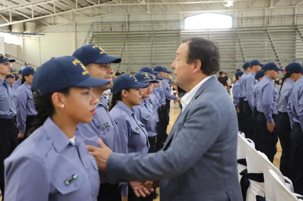 Egresados de la Escuela de Policía: Weretilneck destacó la recuperación de la capacidad operativa
