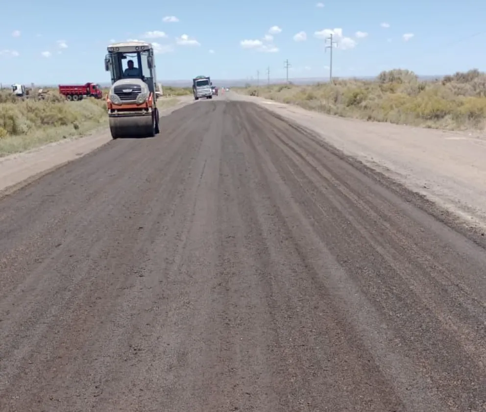 Los trabajos de bacheo se efectuaron en distintos puntos de la ruta 151. Foto: Prensa Vialidad Nacional.