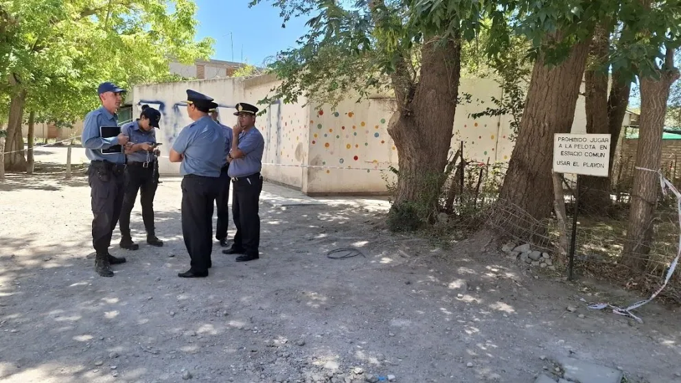 La policía pidió colaboración a todas las personas que puedan aportar datos sobre lo sucedido. | Foto (Daniela Luján)