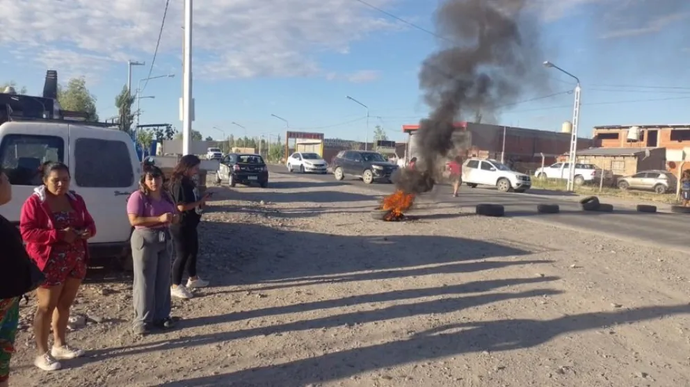 vecinos cortan la calle