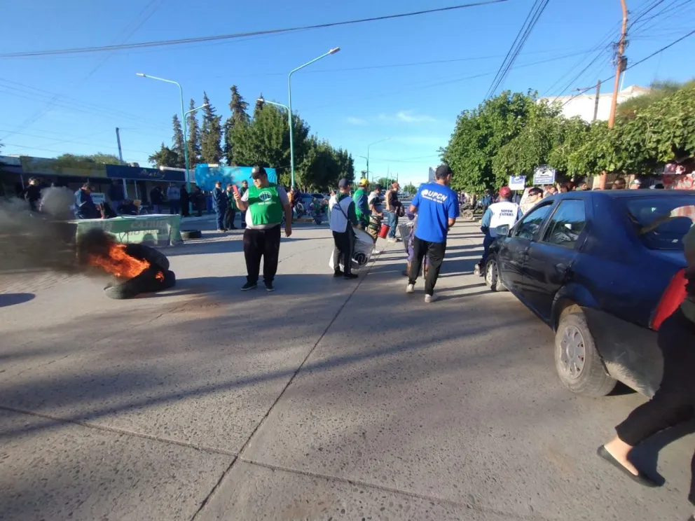 Los gremios paralizaron diversos servicios básicos, como la recolección de residuos. Foto: gentileza FOYEM.