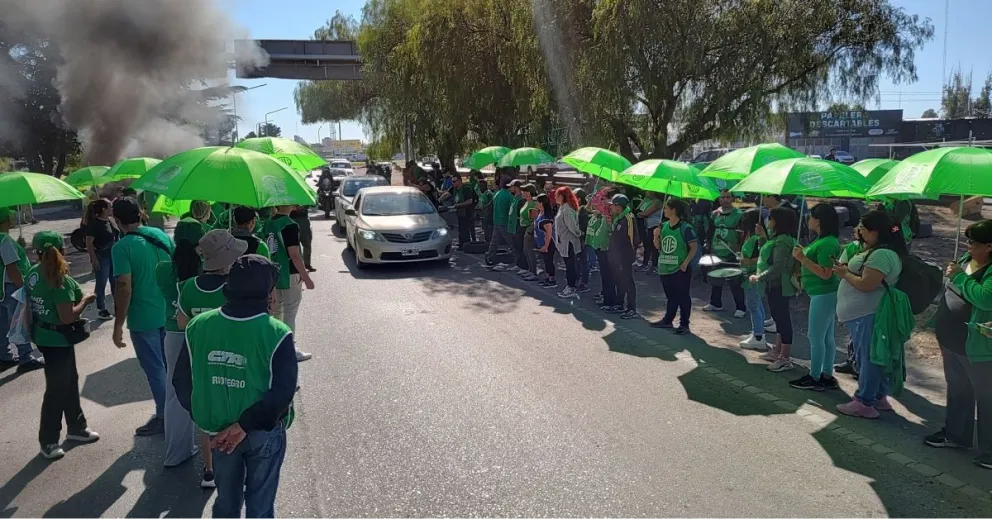 A partir del lunes habrá acampes en los principales edificios públicos de la provincia. (Foto: ATE Río Negro).