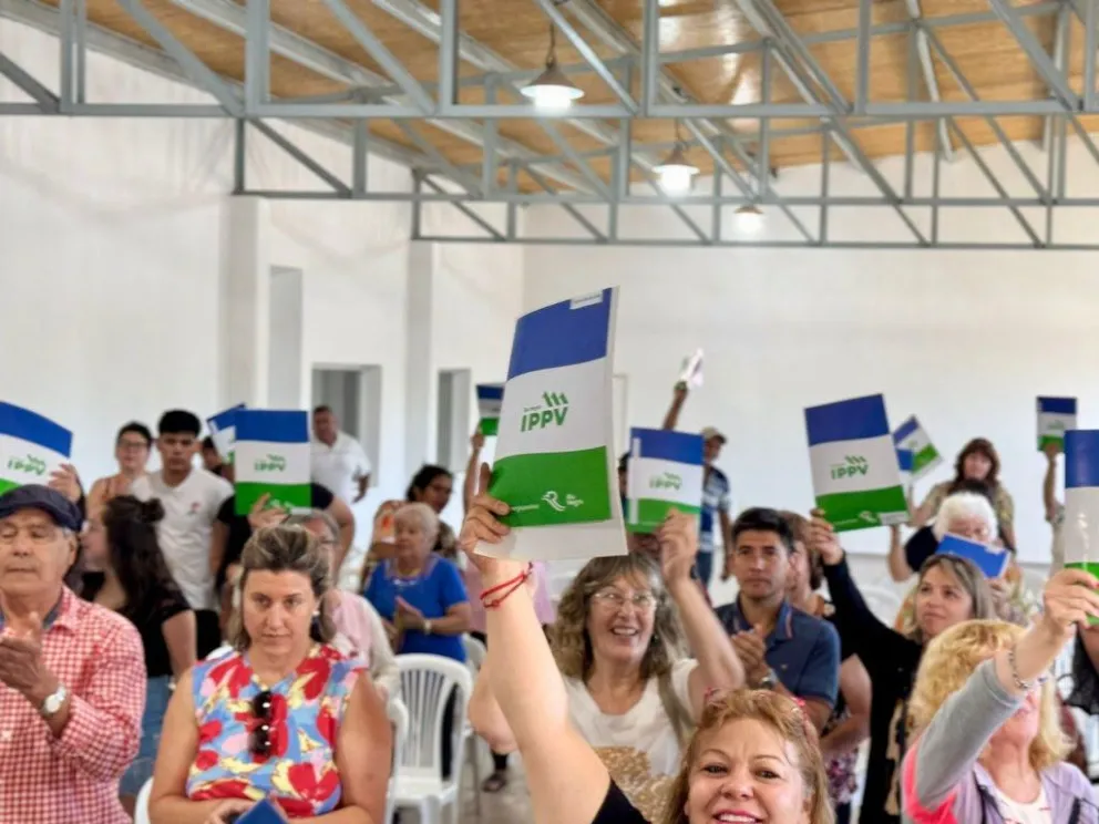 Entregaron 30 escrituras correspondientes al IPPV y 5 gestionadas a través de la Ley Pierri (imagen gentileza )