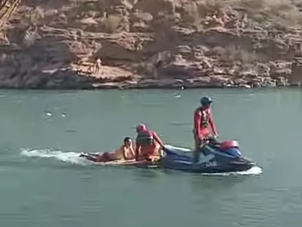 Los guardavidas utilizaron una moto de agua y una tabla de rescate (imagen gentileza)