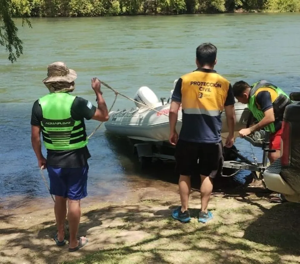En los últimos días, un importante operativo de rescate se lleva a cabo en la zona del río Limay, en Río Negro. | Foto (gentileza)