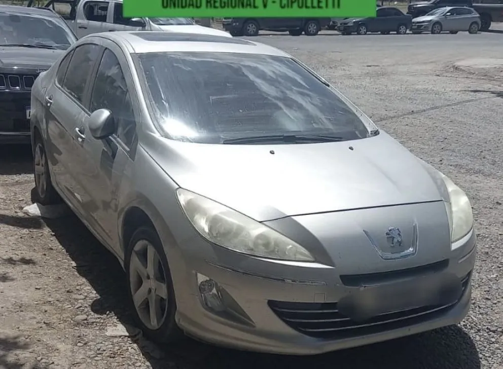 El auto permanece bajo custodia policial (imagen gentileza Policía de Río Negro)