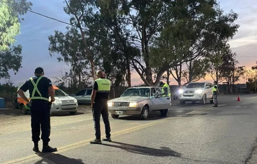 Los controles buscan incrementar la seguridad de los veraneantes en la villa del Lago. Foto: Municipalidad de Cinco Saltos.