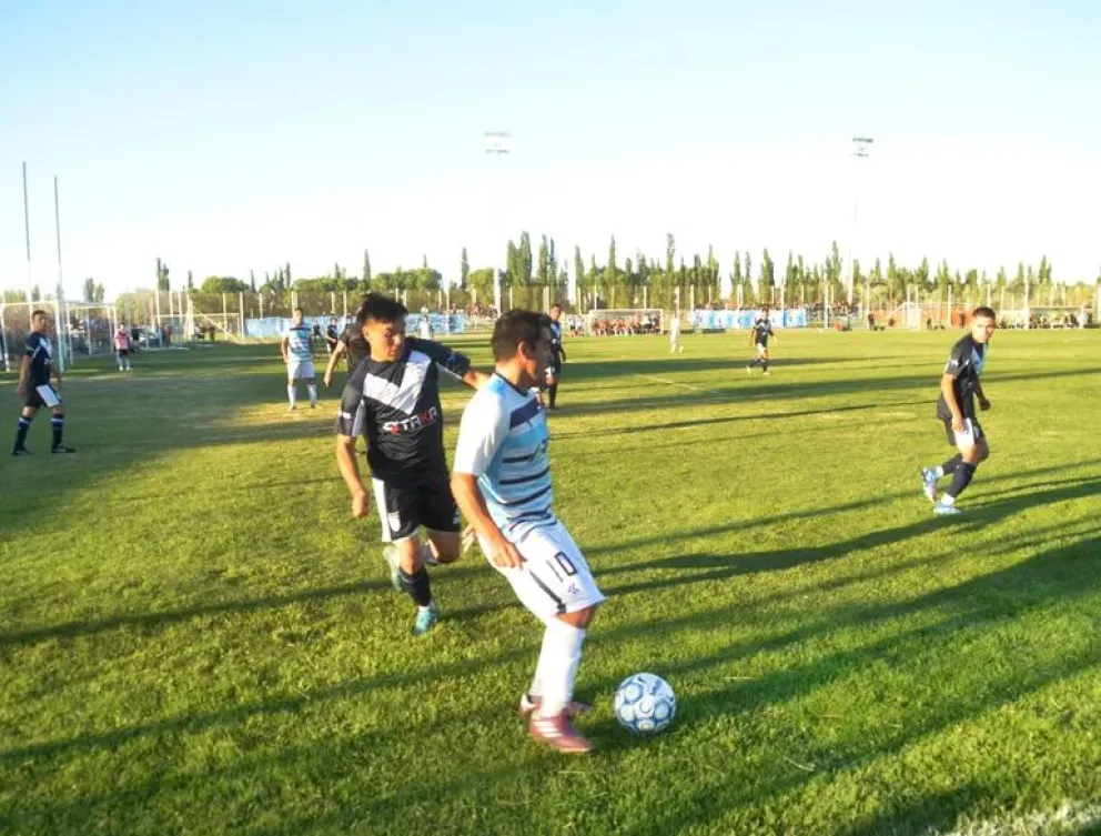 Otros colores, la misma pasión: cipoleños y comodorenses en la antesala de otra gran final de un Regional.