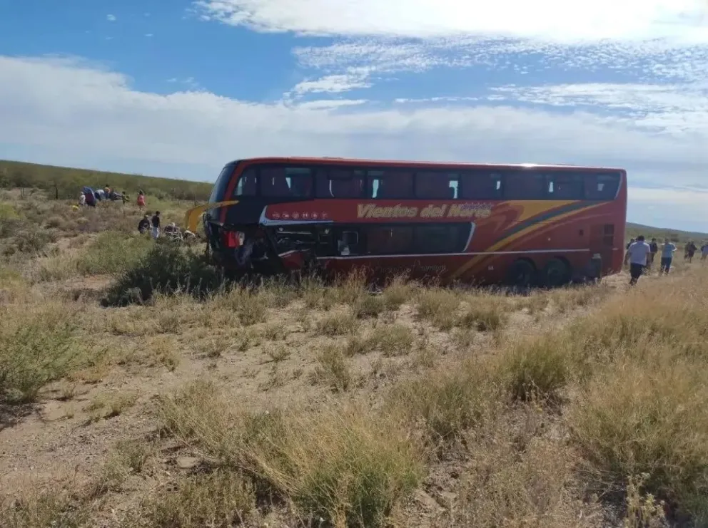 Las personas que viajaban en la camioneta fallecieron en el acto. | Foto (gentileza)