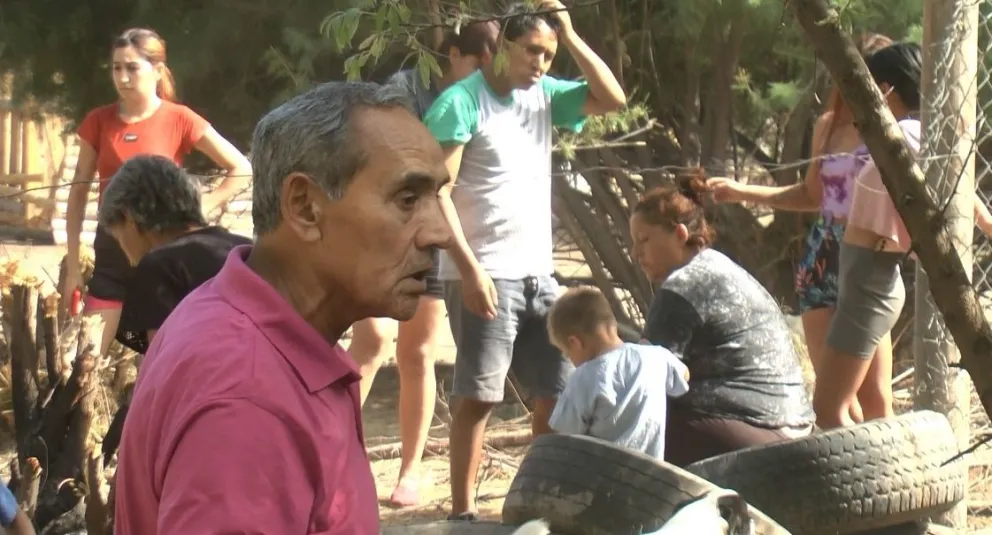 Los lugareños dijeron que no es un camino público y que se puede acceder por otro lado hasta el río. (Foto Daniela Luján)