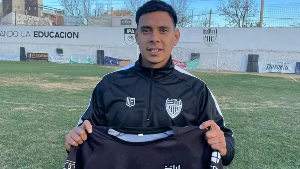 El volante central llegó para la temporada 2024, anunció su retiro del fútbol en septiembre y no viajó para el partido decisorio frente a Sol de América en Formosa. Foto: archivo.