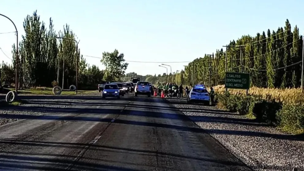 El choque se produjo en uno de los accesos a Cipolletti, desde la ruta 151. El conductor de la camioneta giró a la izquierda y no vio a la moto que venía en sentido contrario. Foto: archivo.
