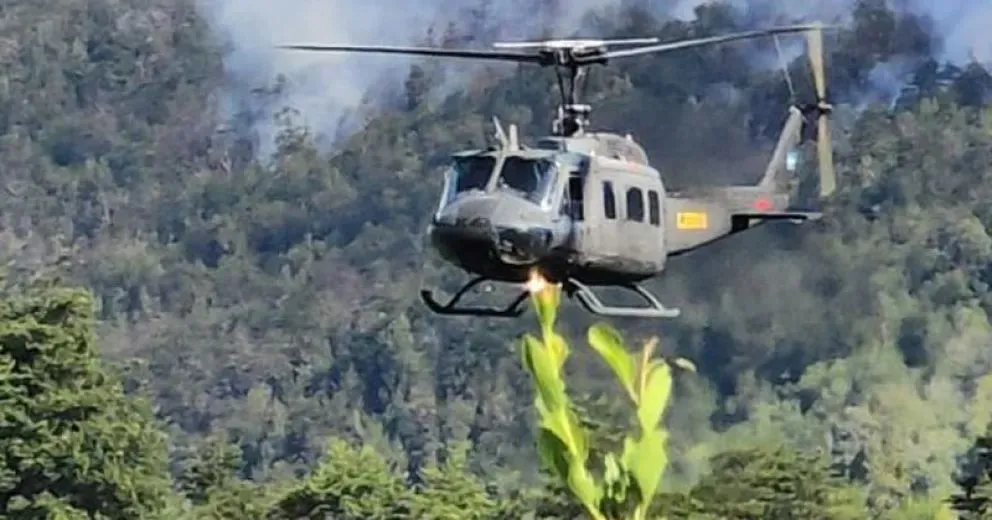 El incendio ayer estaba a 300 metros de las viviendas.