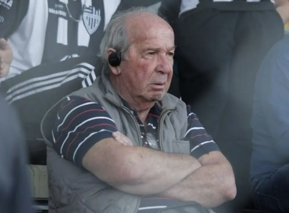 Fanático de Cipo: no se perdía ningún partido en la "Visera de Cemento" y seguía también los relatos a través de sus auriculares. Foto: Gentileza Anahí Cárdenas.