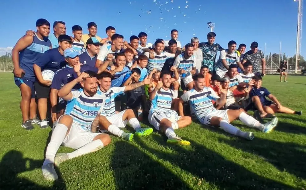 La delegación de La Amistad ya está en Comodoro. Espera una final con gusto a clásico: enfrentará a la CAI, semillero de grandes jugadores. Foto: archivo.