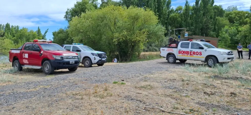 Las tareas de búsqueda comenzaron temprano en la mañana desde un punto de encuentro en calle 10 de Contralmirante Cordero. | Foto (Daniela Luján)