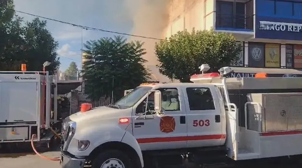 El fuego comenzó en el quincho de la vivienda de calle San Martín al 1.600. Foto (Gentileza).