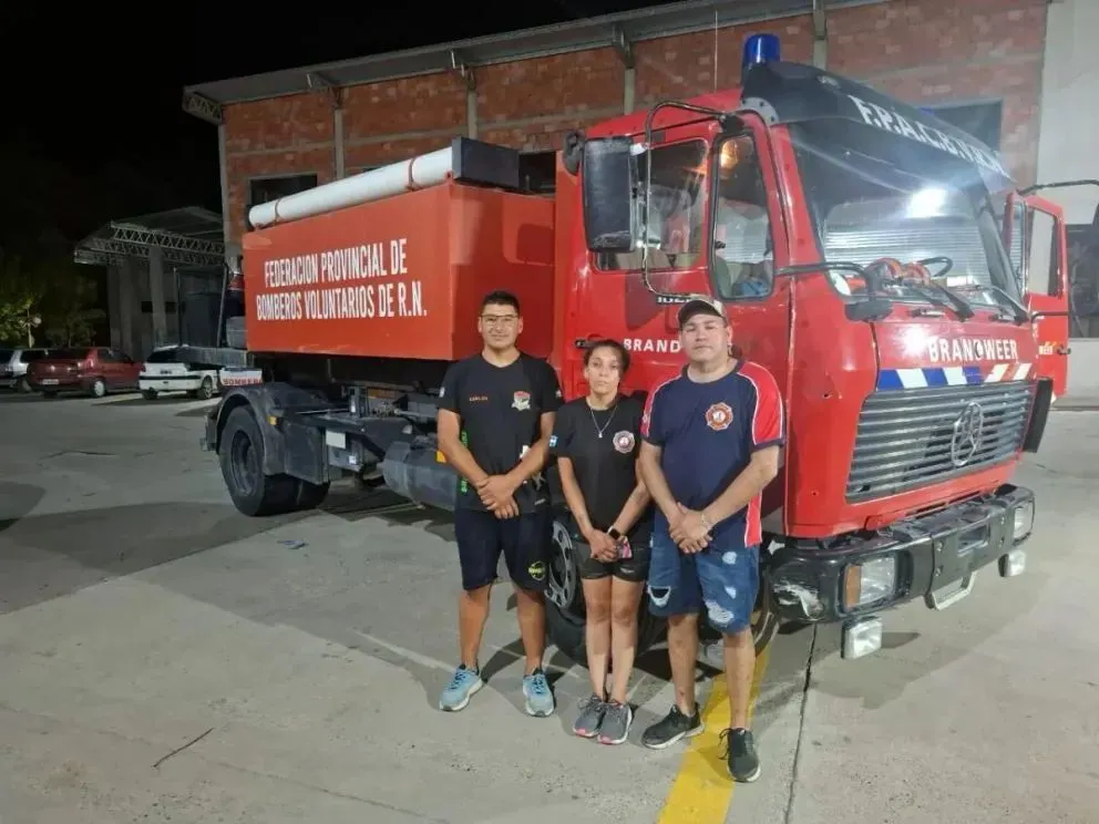 En principio, son tres bomberos de Regina y tres de Cervantes