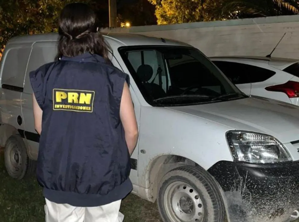 Durante un operativo, la policía logró recuperar la Berlingo en el barrio Obrero B. Foto: Policía Río Negro.