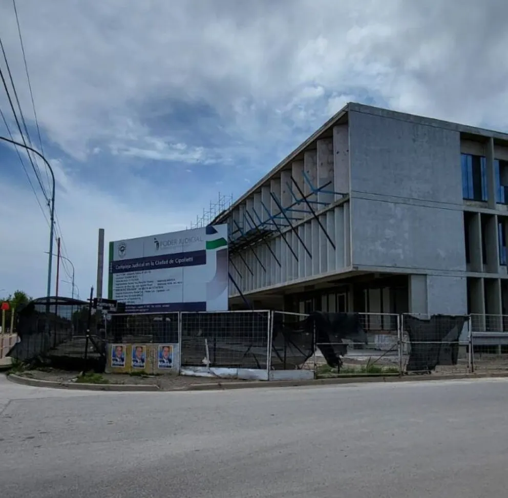 El complejo Judicial se construye sobre la calle Naciones Unidas. Expectativas por la reanudación de una obra clave. Foto: archivo.