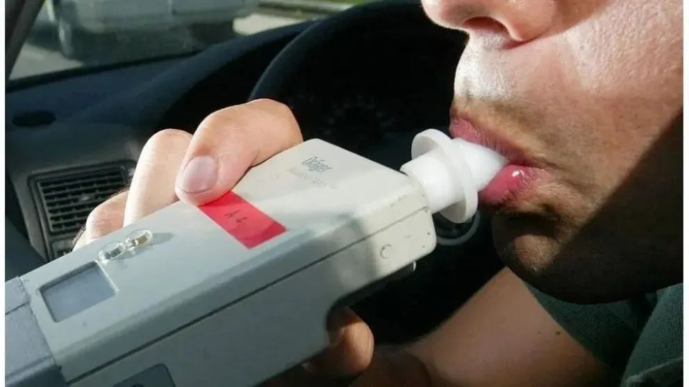 El conductor fue demorado sobre la Ruta 22 tras confirmarse que manejaba con un nivel de alcohol superior al permitido. Foto: archivo.
