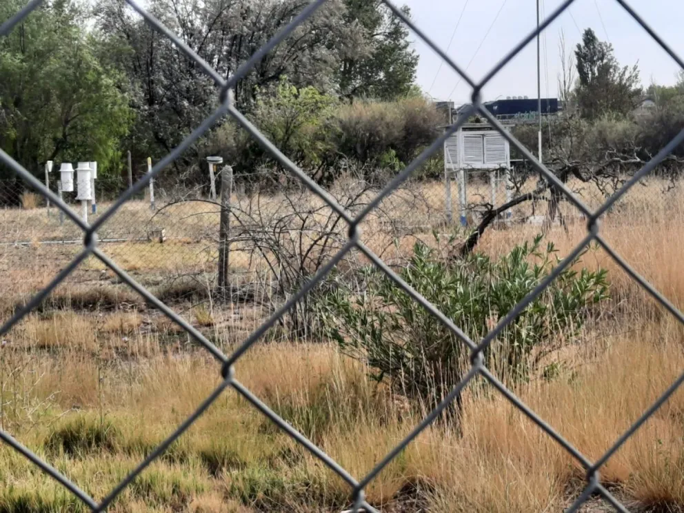Así luce hoy la Estación Meteorológica. Una sola persona se encuentra trabajando, realizando las mediciones de geomagnetismo. Foto: Cipo360.