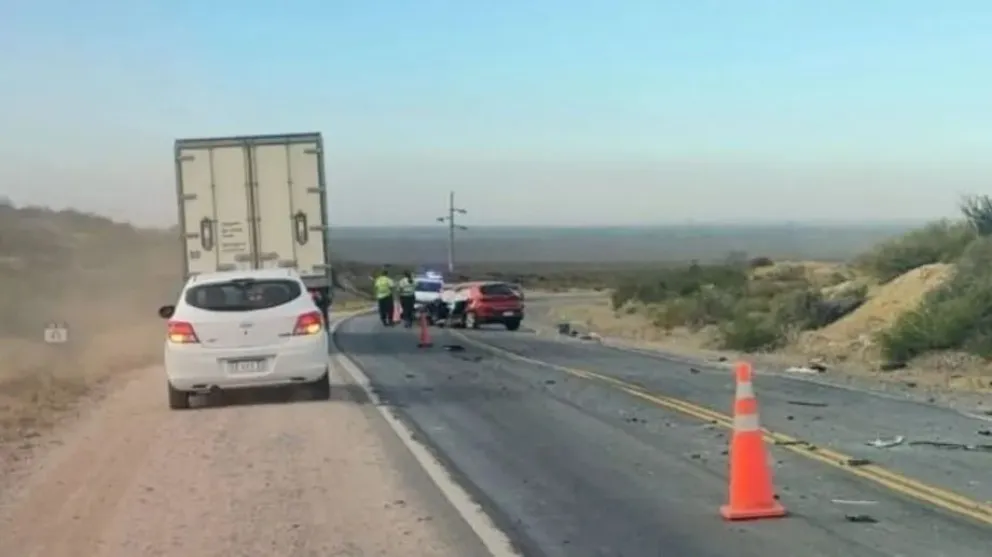 Según informaron el colectivo pertenece a una empresa que presta servicio en el sector petrolero. | Foto (gentileza radio Senny)