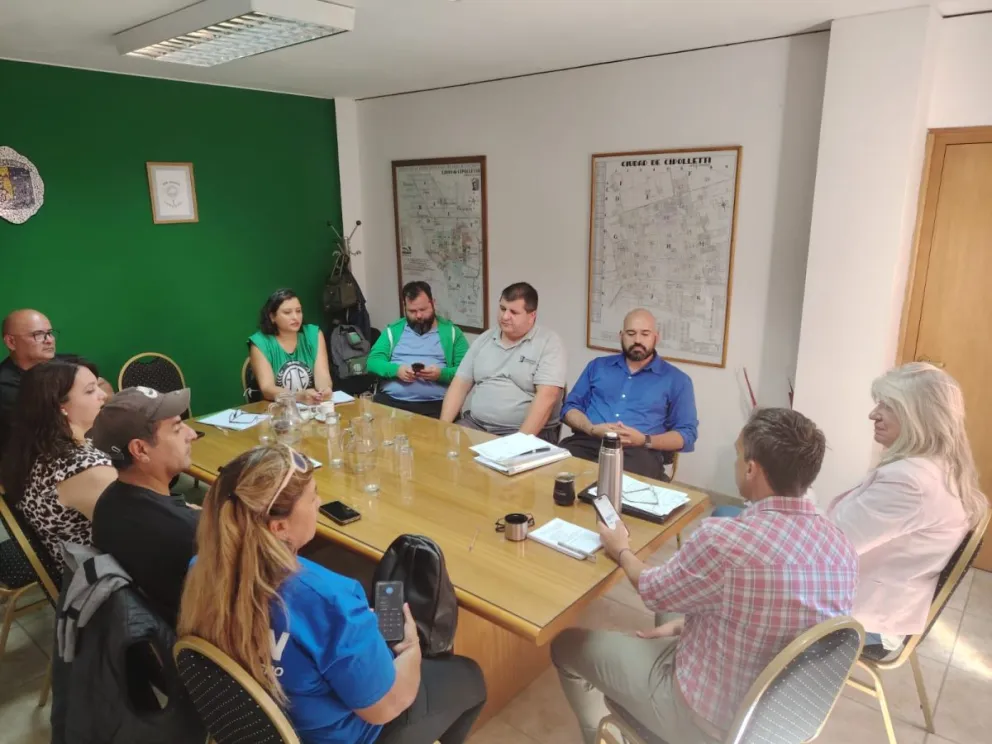 Se llevó una nueva reunión con el municipio para tratar distintas problemáticas, entre ellas la seguridad despues de un robo en un centro infantil. | Foto (gentileza)